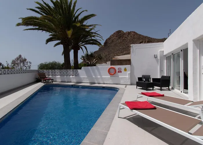 La Florida Tranquil 3 Bedroom Villa *