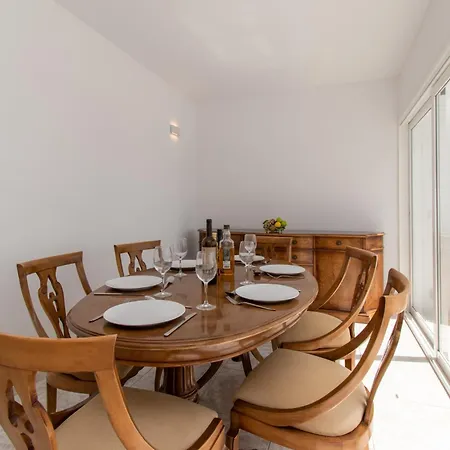 La Florida Tranquil 3 Bedroom Vila